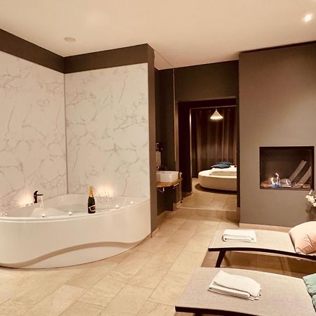 The Rose Suites Брюж Екстериор снимка