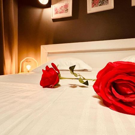 The Rose Suites Брюж Екстериор снимка
