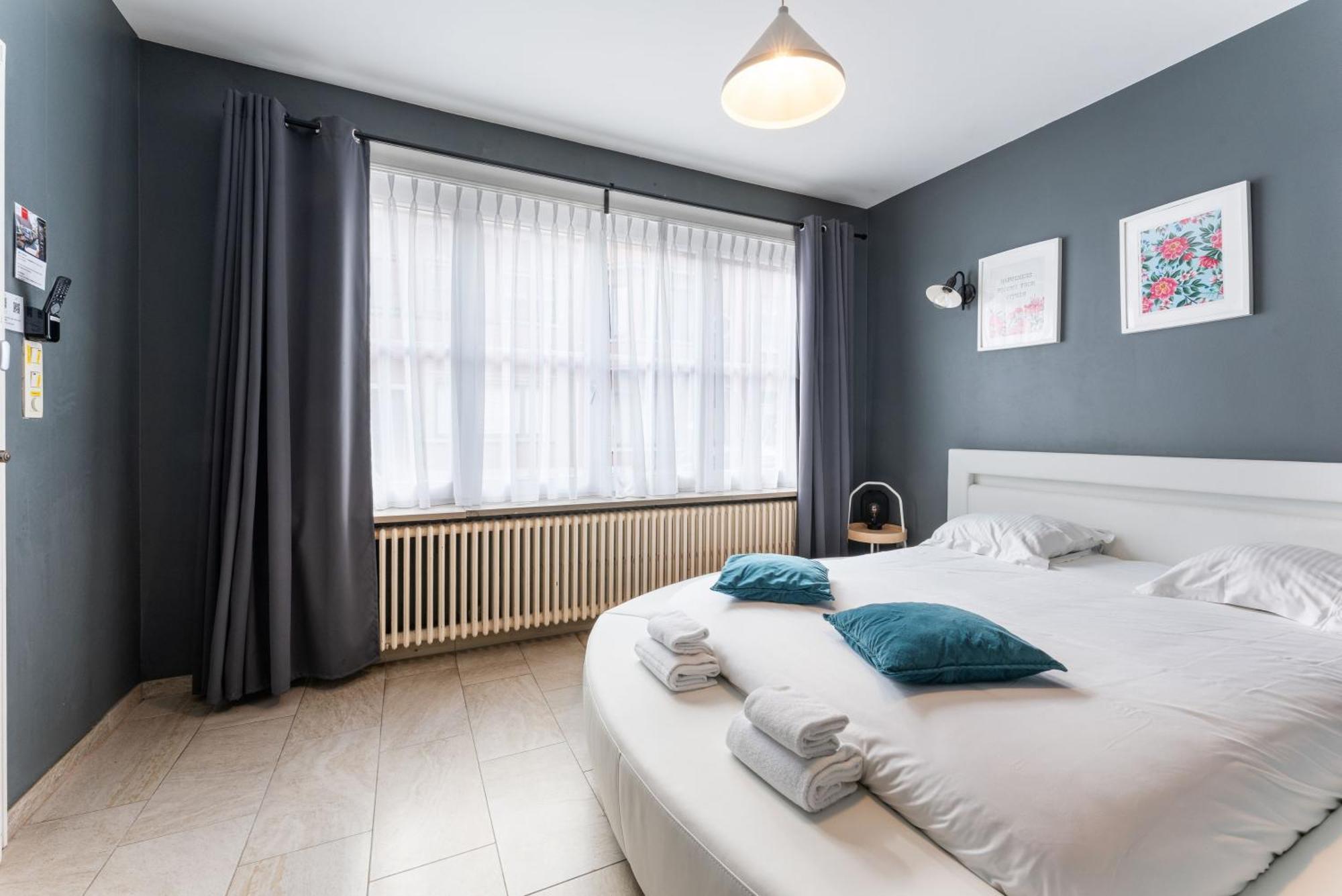 The Rose Suites Брюж Екстериор снимка