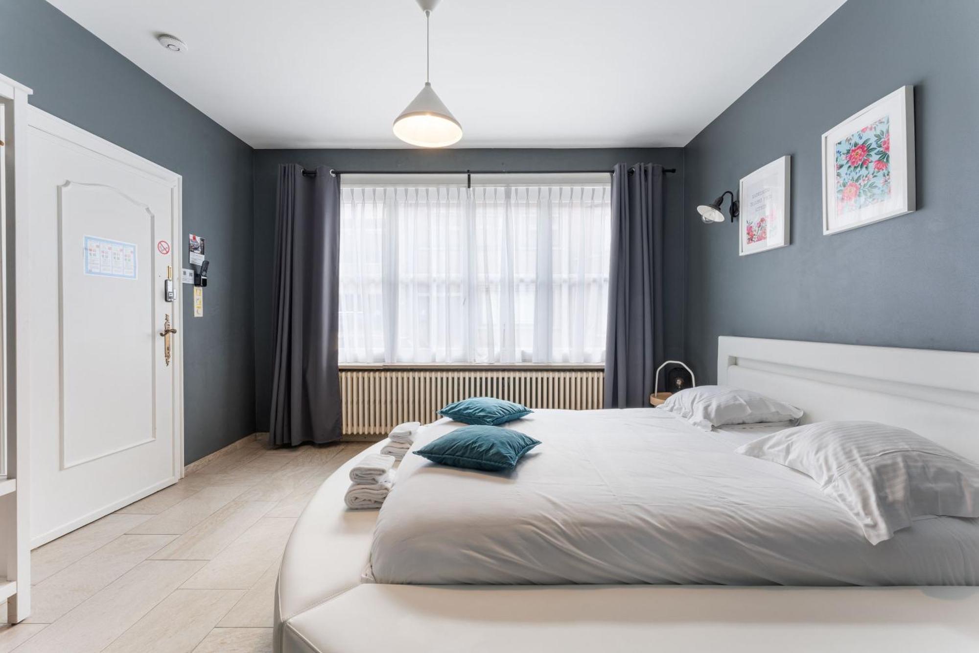 The Rose Suites Брюж Екстериор снимка