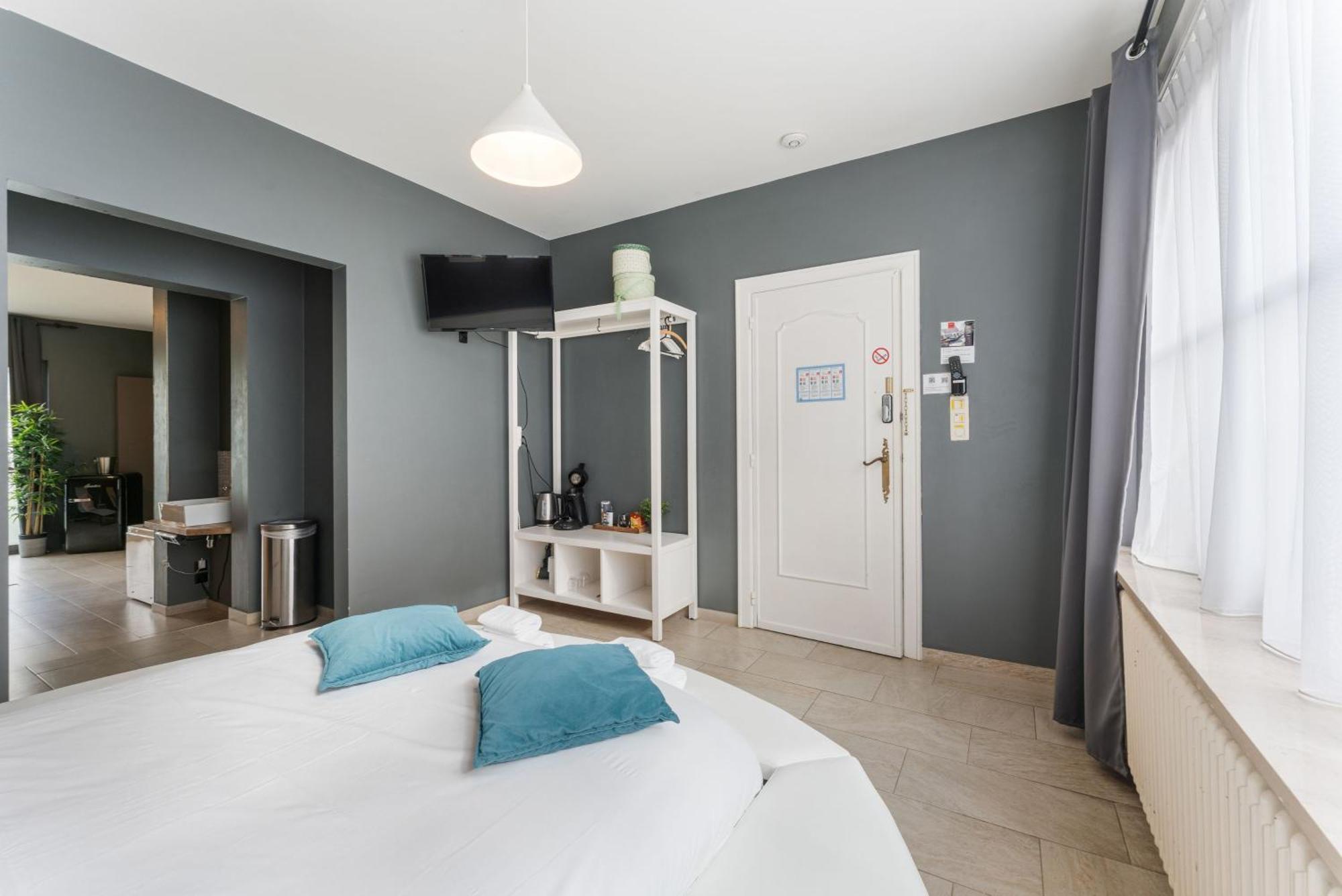 The Rose Suites Брюж Екстериор снимка