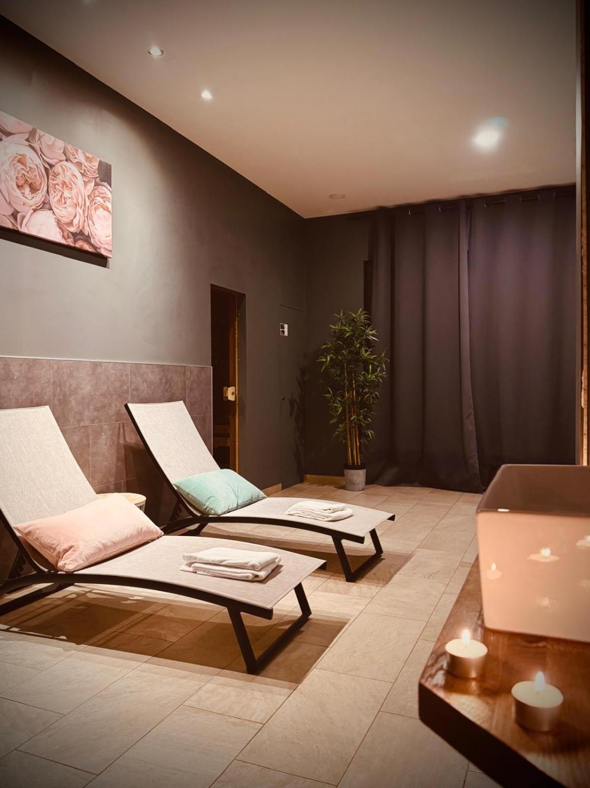 The Rose Suites Брюж Екстериор снимка