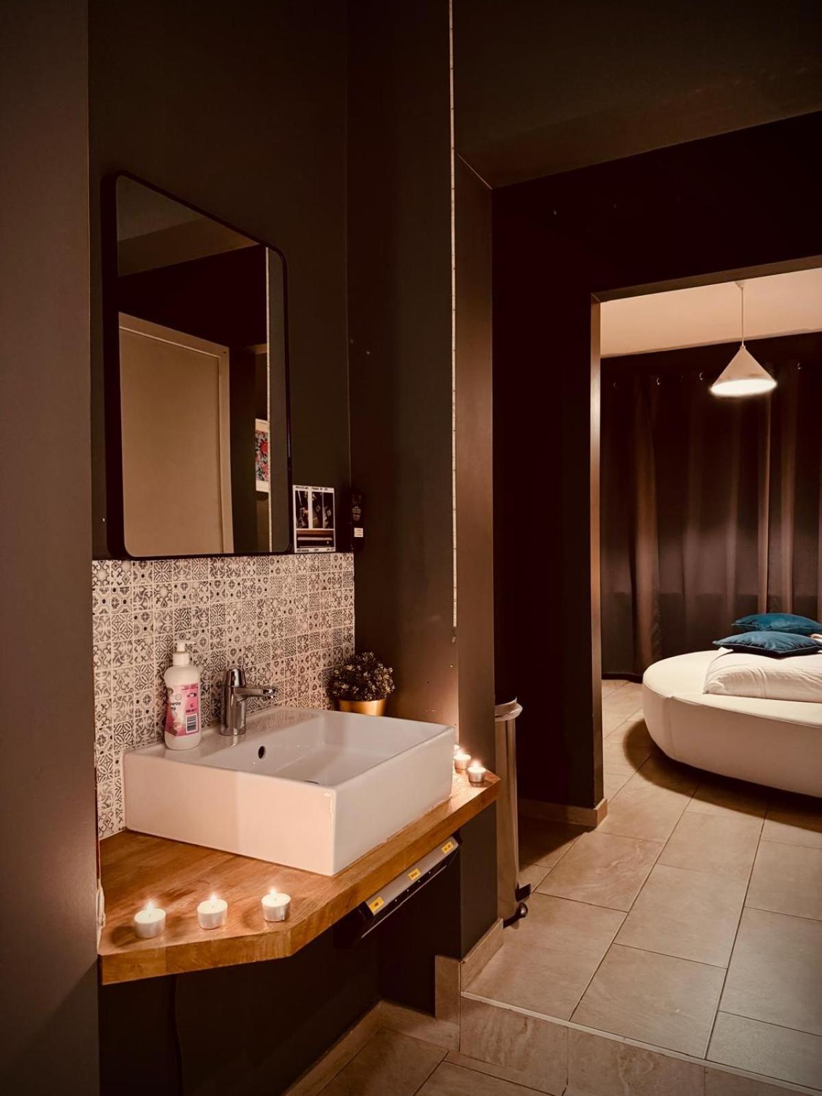 The Rose Suites Брюж Екстериор снимка