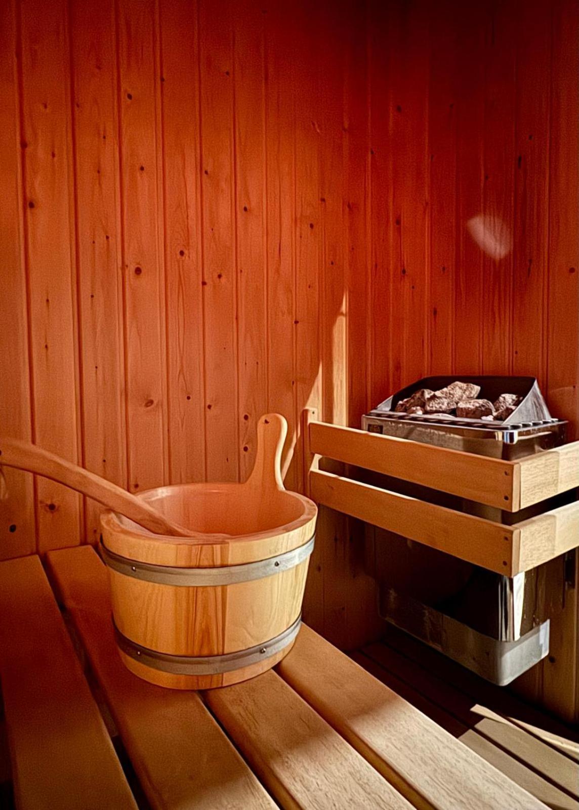 The Rose Suites Брюж Екстериор снимка