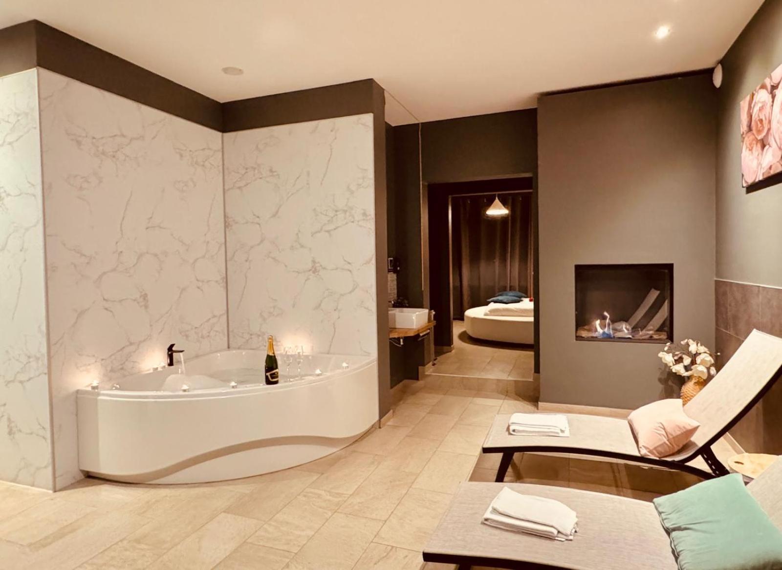 The Rose Suites Брюж Екстериор снимка