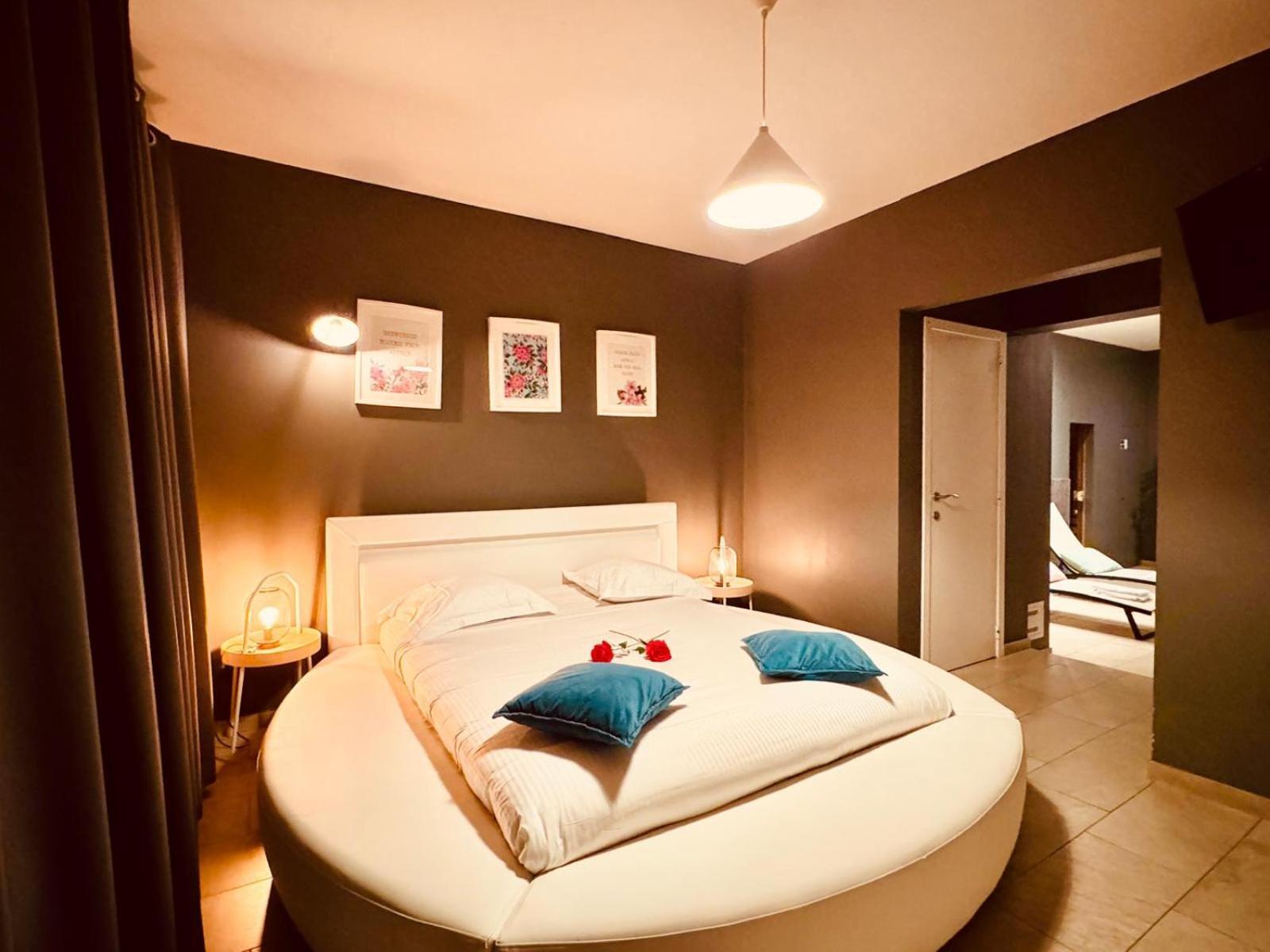 The Rose Suites Брюж Екстериор снимка